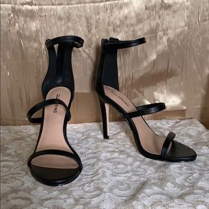 Sexy black strappy heel